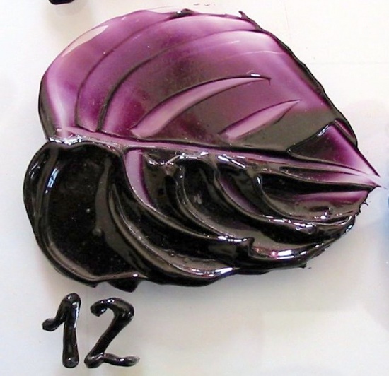 n°12 - VIOLET COULOURED AND CATALYSEUR SOLID